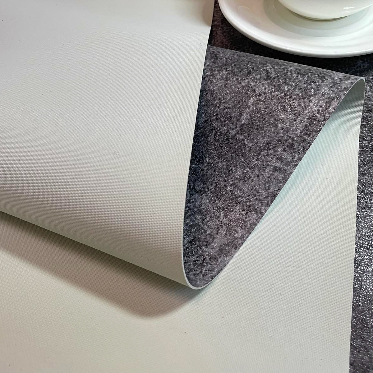 PVC-Tischdecke mit Lederstruktur für den Esstisch, Abdeckung für den Küchentisch „Pink Monarch“